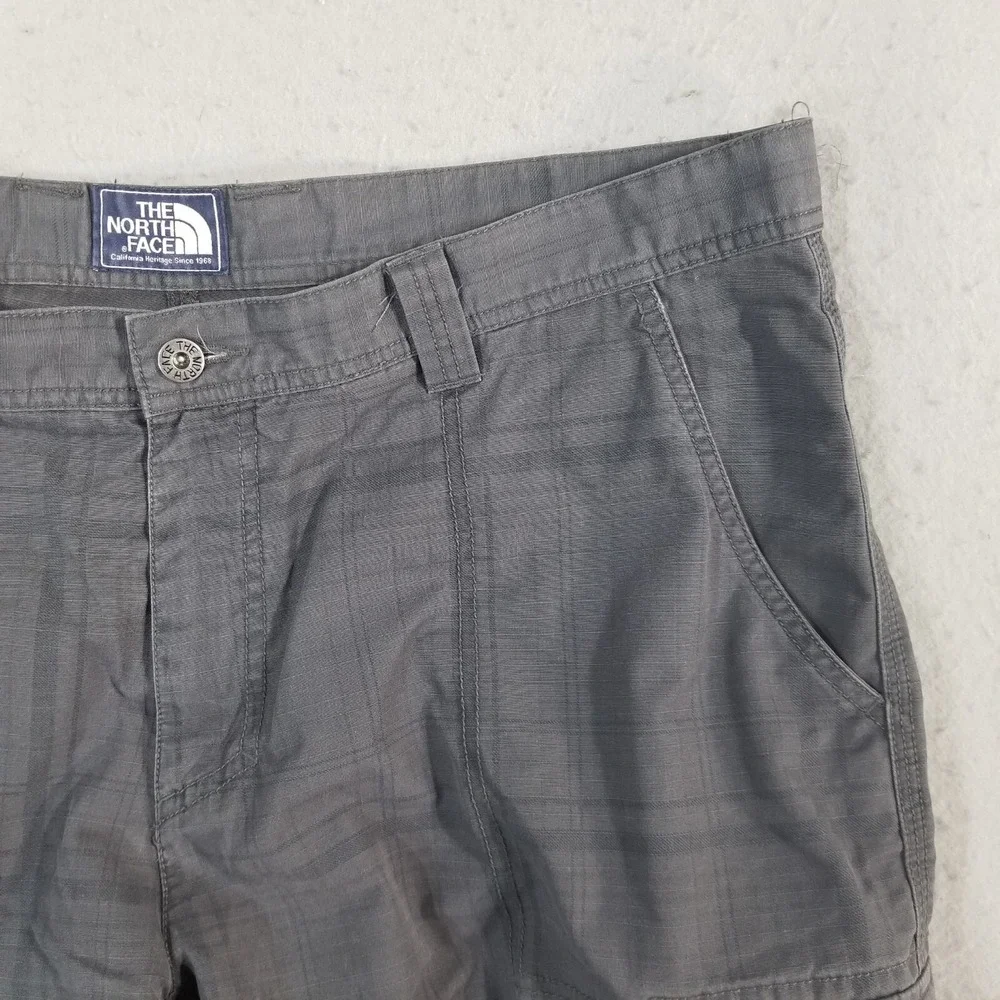The North Face cargo hiking shorts men's 40x12 gray plaid outdoor adventure